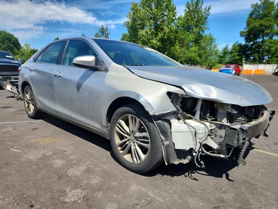 2017 TOYOTA CAMRY SE 4