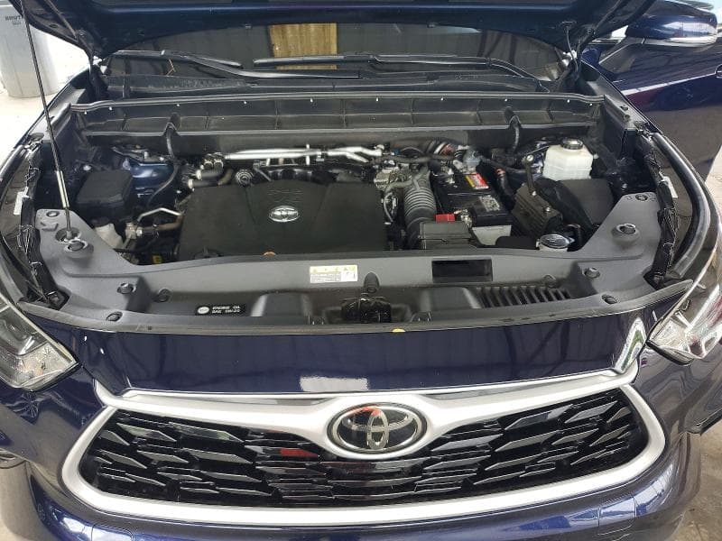 2022 TOYOTA HIGHLANDER LE 11
