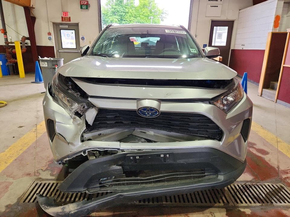 2022 TOYOTA RAV4 LE 5