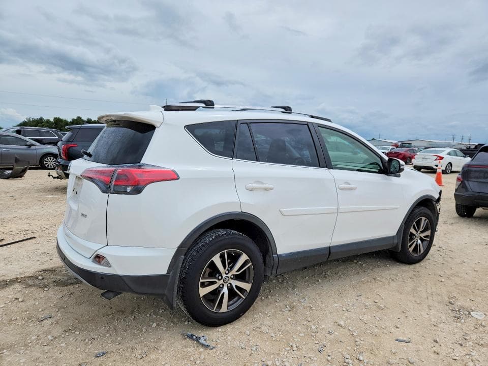 2017 TOYOTA RAV4 XLE 3