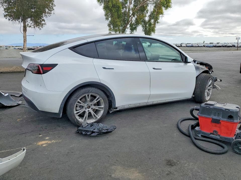 2023 TESLA MODEL Y 3