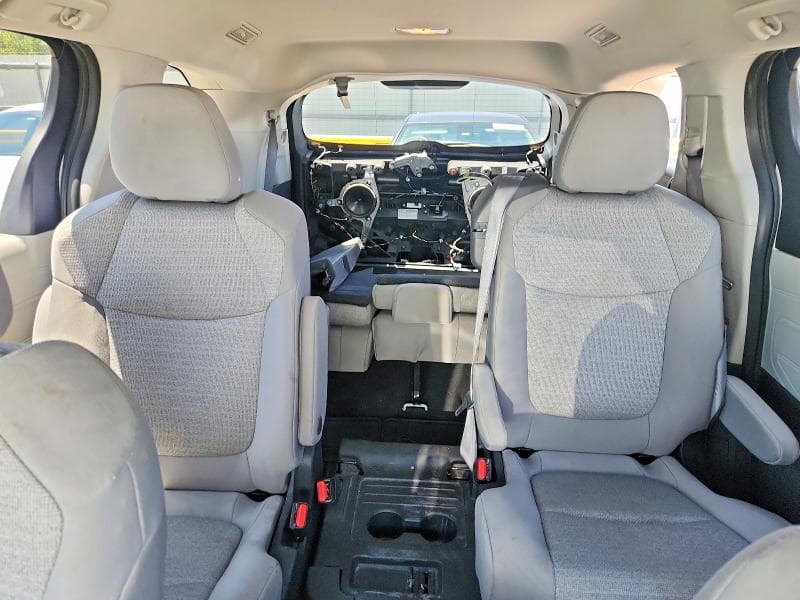 2022 TOYOTA SIENNA LE 10