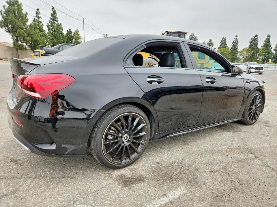 2019 MERCEDES-BENZ A 220 3