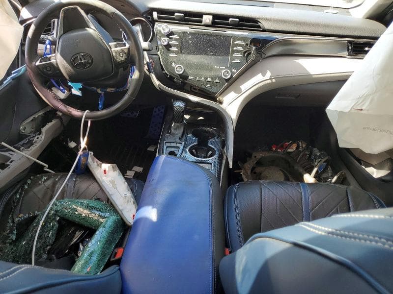 2020 TOYOTA CAMRY XSE 8