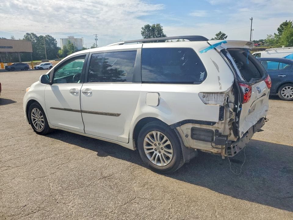 2017 TOYOTA SIENNA XLE 8-PASSENGER 2