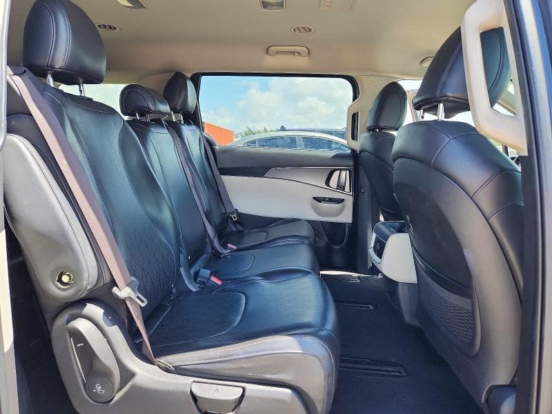 2023 KIA CARNIVAL LX 11