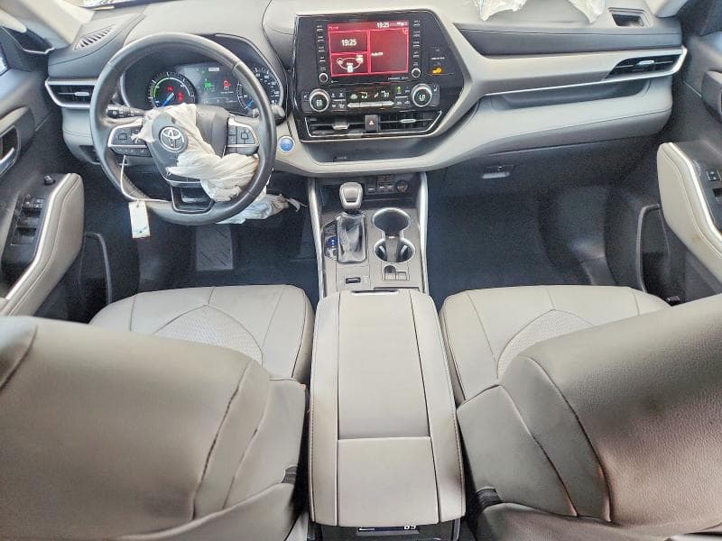2021 TOYOTA HIGHLANDER HYBRID XLE 8
