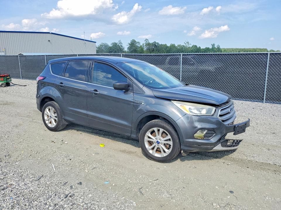 2017 FORD ESCAPE SE 4