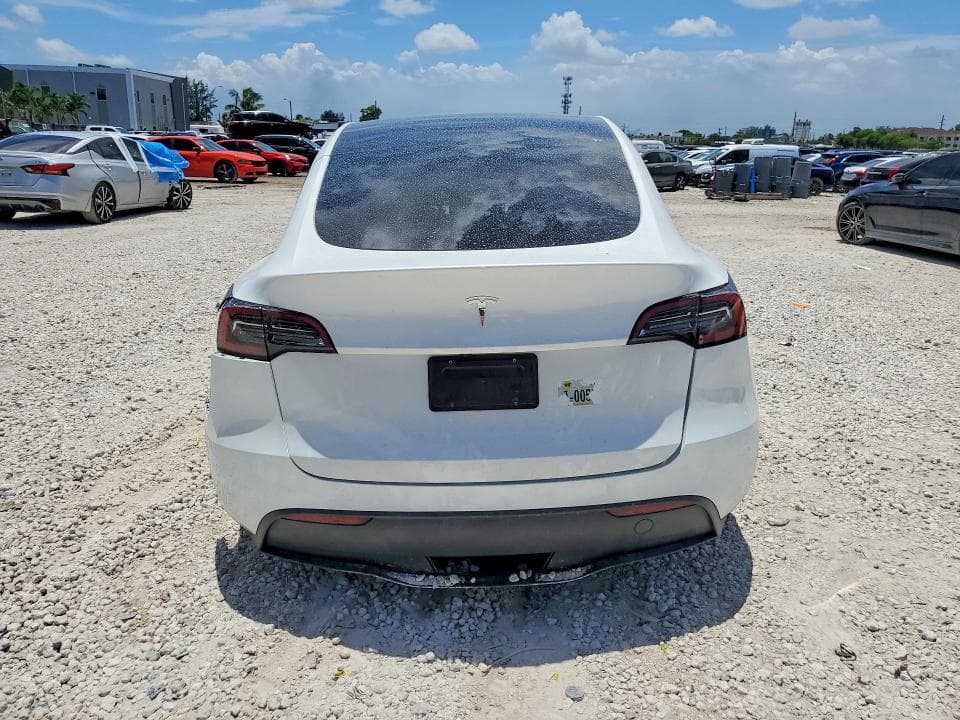 2025 TESLA MODEL Y 6