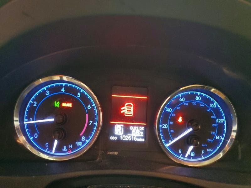2018 TOYOTA COROLLA LE 9