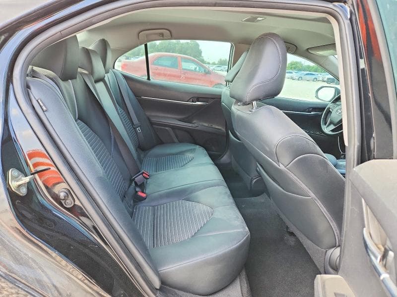 2019 TOYOTA CAMRY SE 10