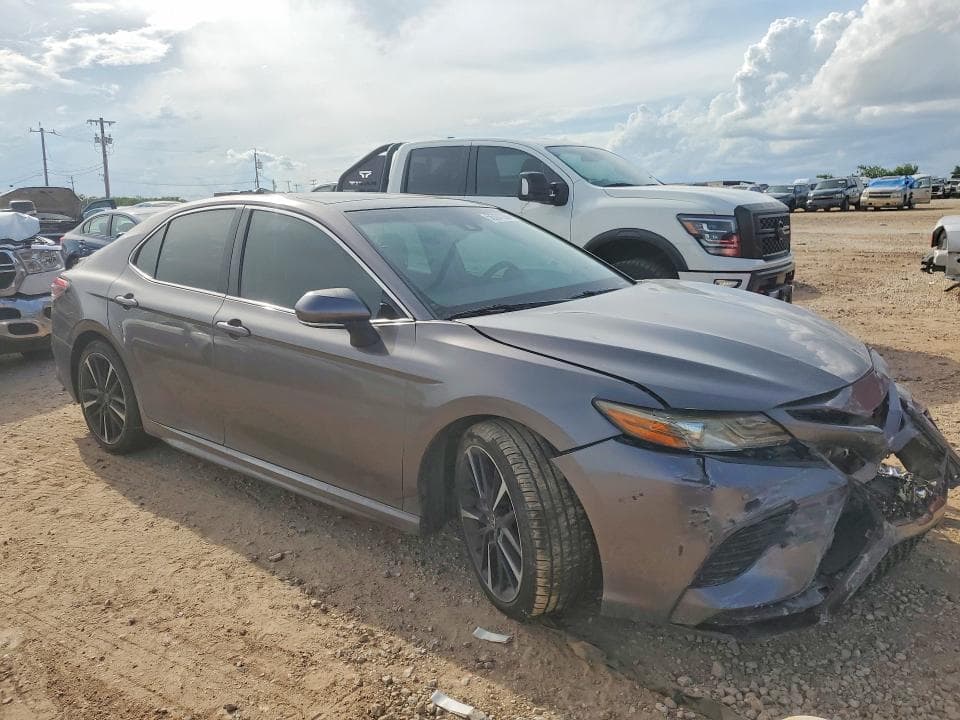 2018 TOYOTA CAMRY XSE 4