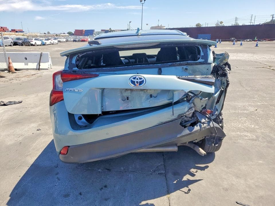 2020 TOYOTA PRIUS LE 6