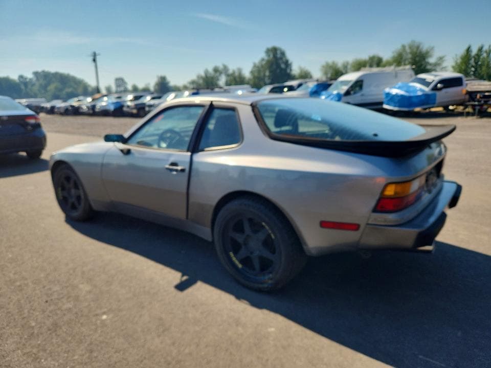 1985 PORSCHE 944 2