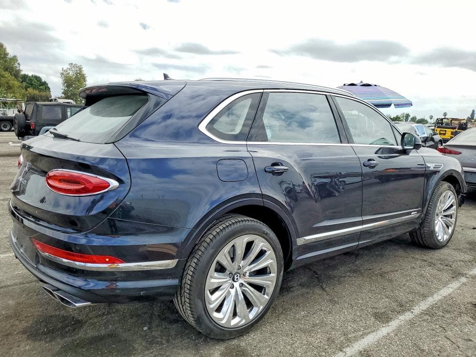 2025 BENTLEY BENTAYGA 3
