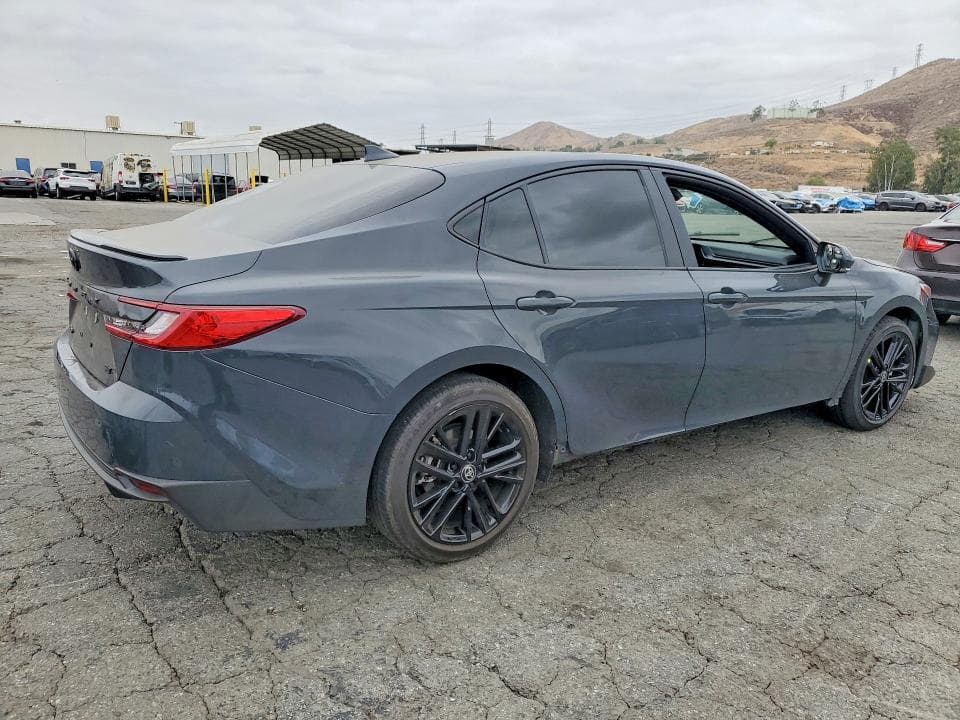 2025 TOYOTA CAMRY SE 3