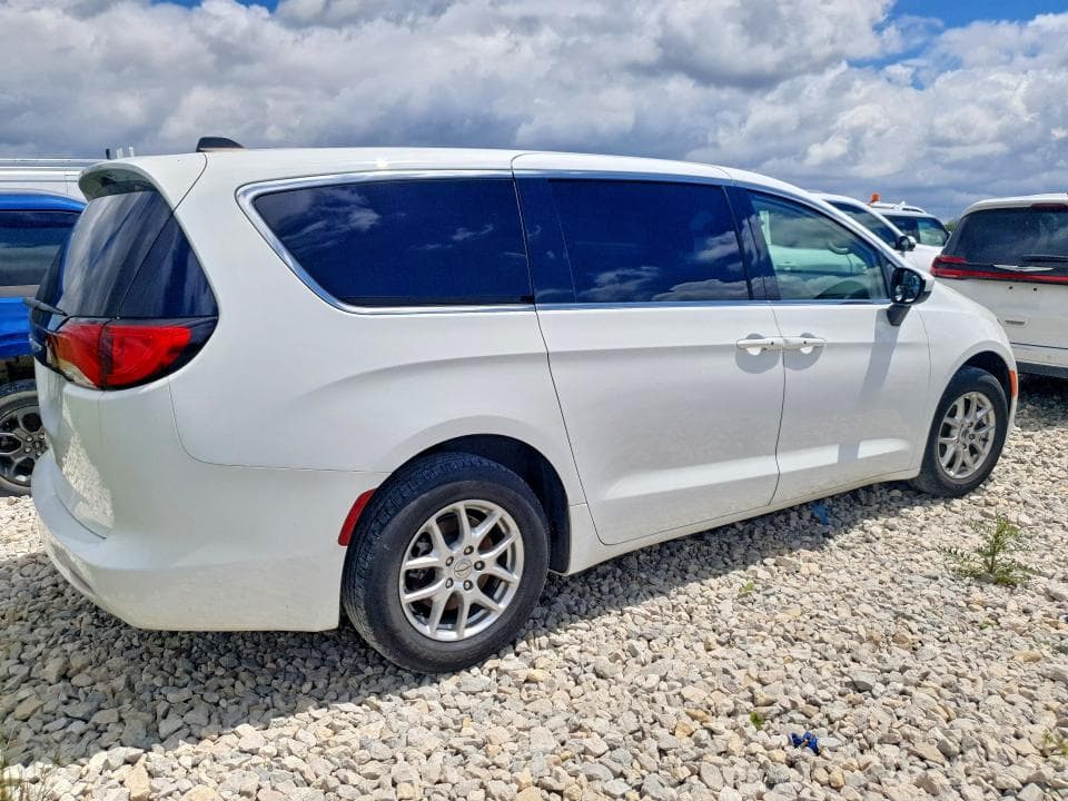 2023 CHRYSLER VOYAGER LX 3