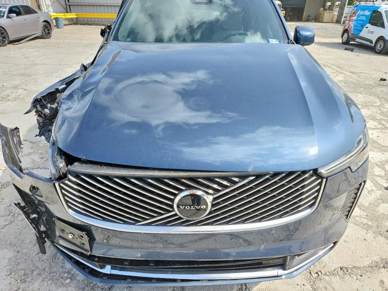 2025 VOLVO XC90 CORE 11