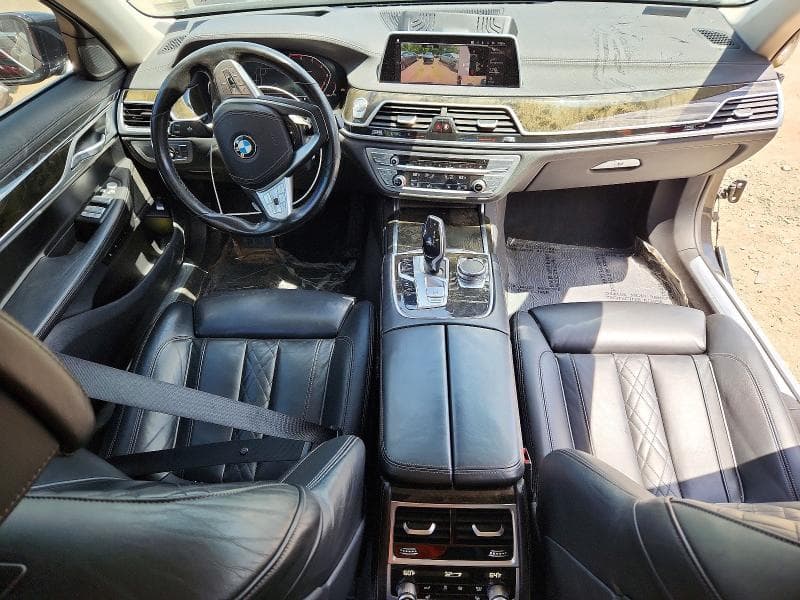2020 BMW 750 XI 8