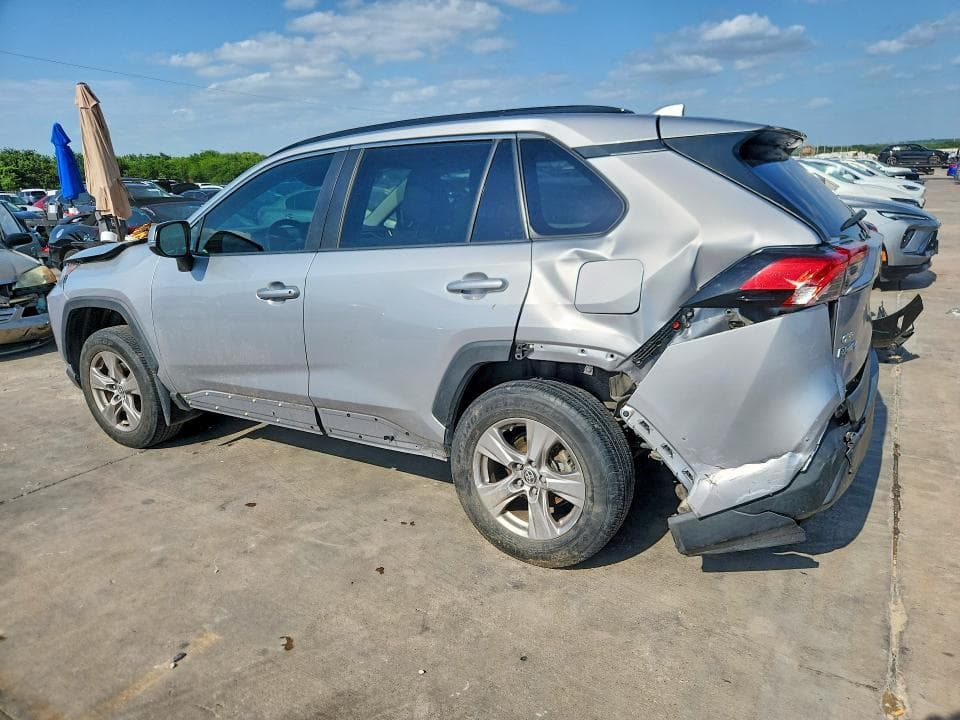 2022 TOYOTA RAV4 XLE 2
