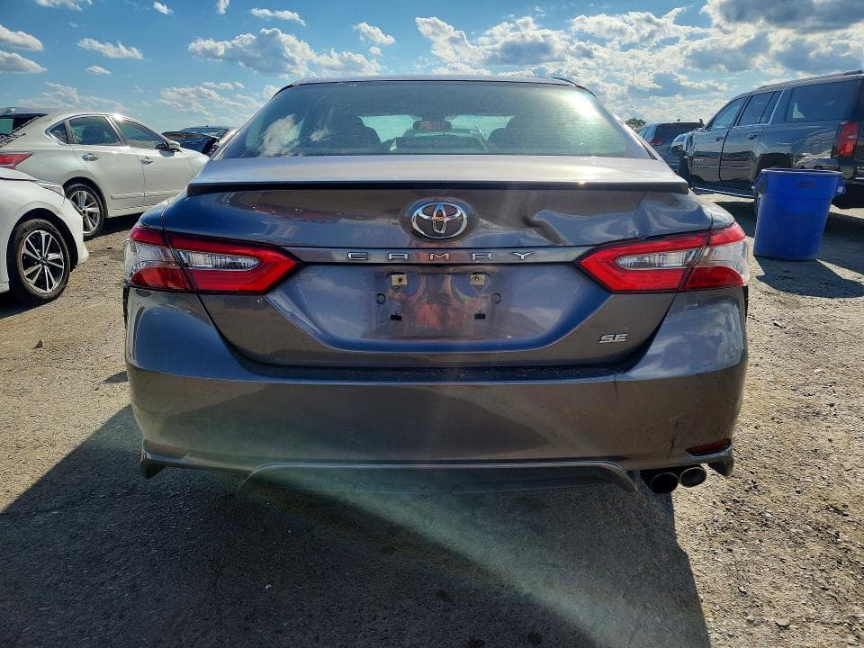2018 TOYOTA CAMRY SE 6