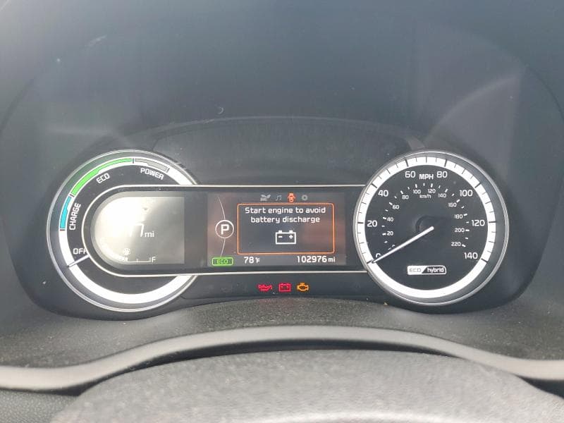 2017 KIA NIRO LX 9