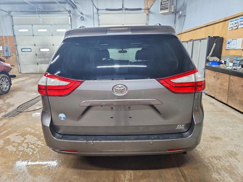 2017 TOYOTA SIENNA XLE 7-PASSENGER 6