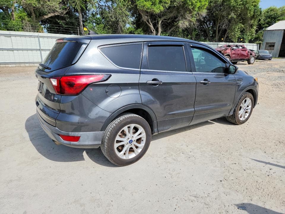 2019 FORD ESCAPE SE 3