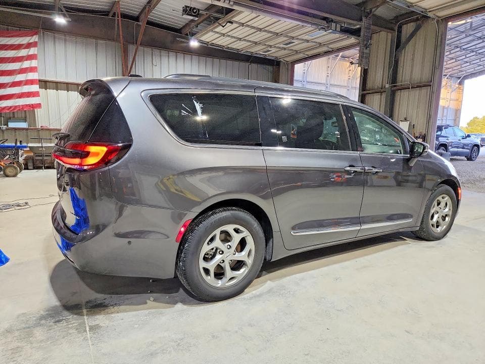 2023 CHRYSLER PACIFICA LIMITED 3
