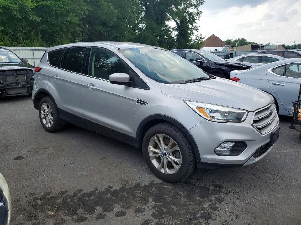 2017 FORD ESCAPE SE 4