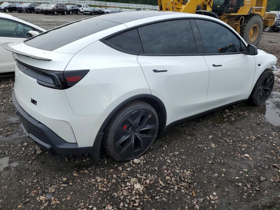 2026 TESLA MODEL Y 3