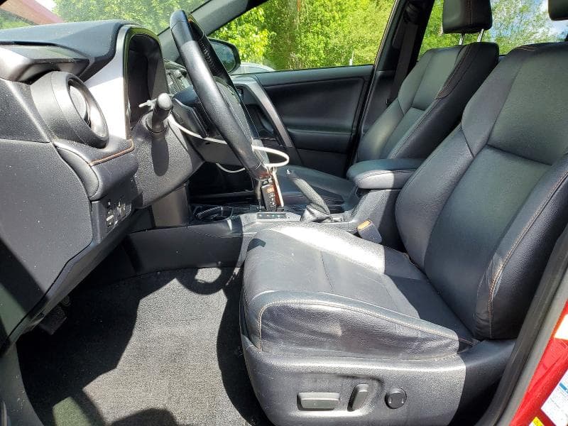 2018 TOYOTA RAV4 SE 7