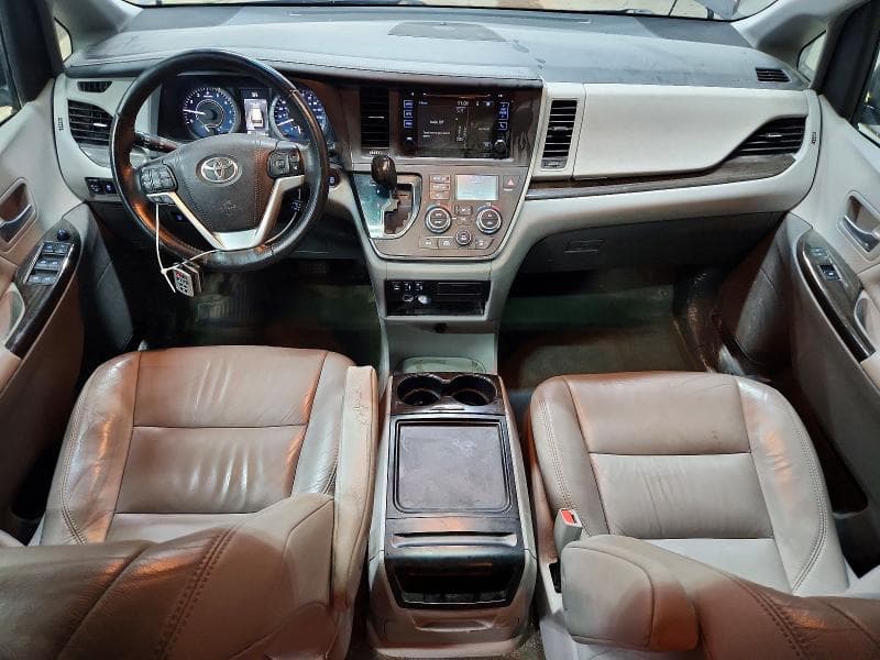 2017 TOYOTA SIENNA XLE 7-PASSENGER 8