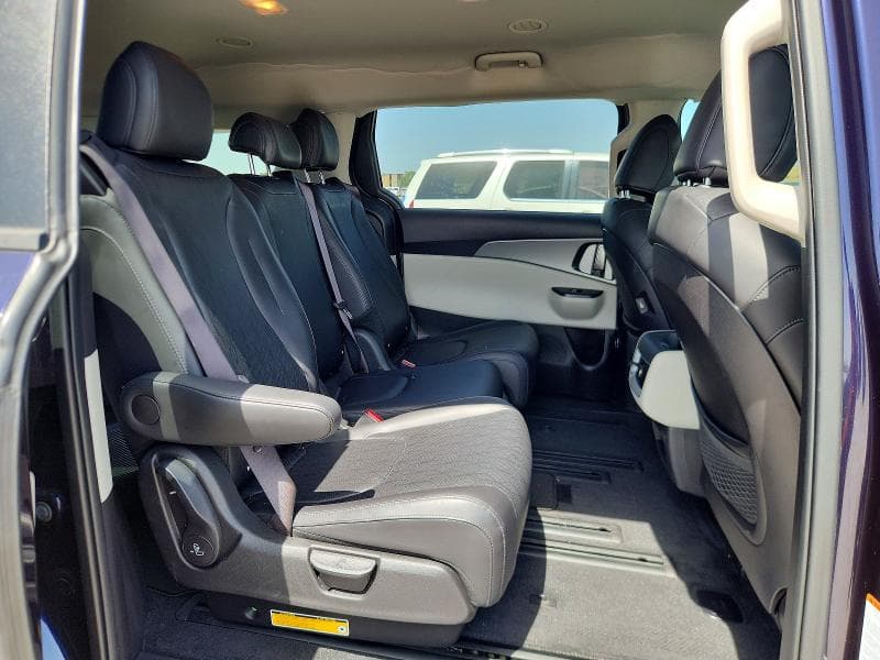 2023 KIA CARNIVAL LX 11