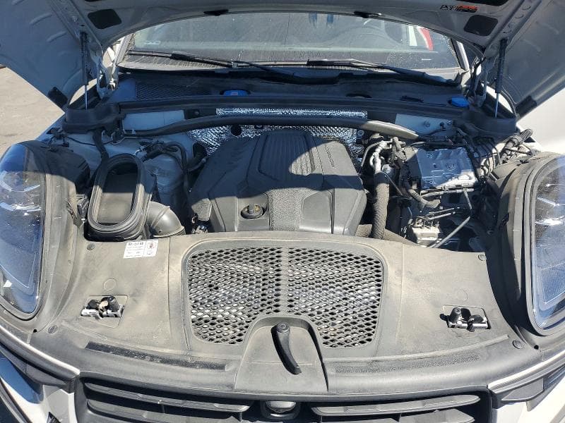 2024 PORSCHE MACAN BASE 12