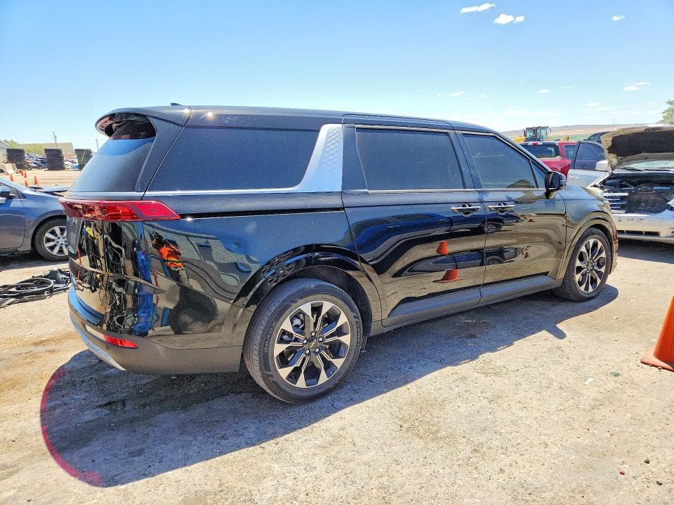 2024 KIA CARNIVAL EX 3