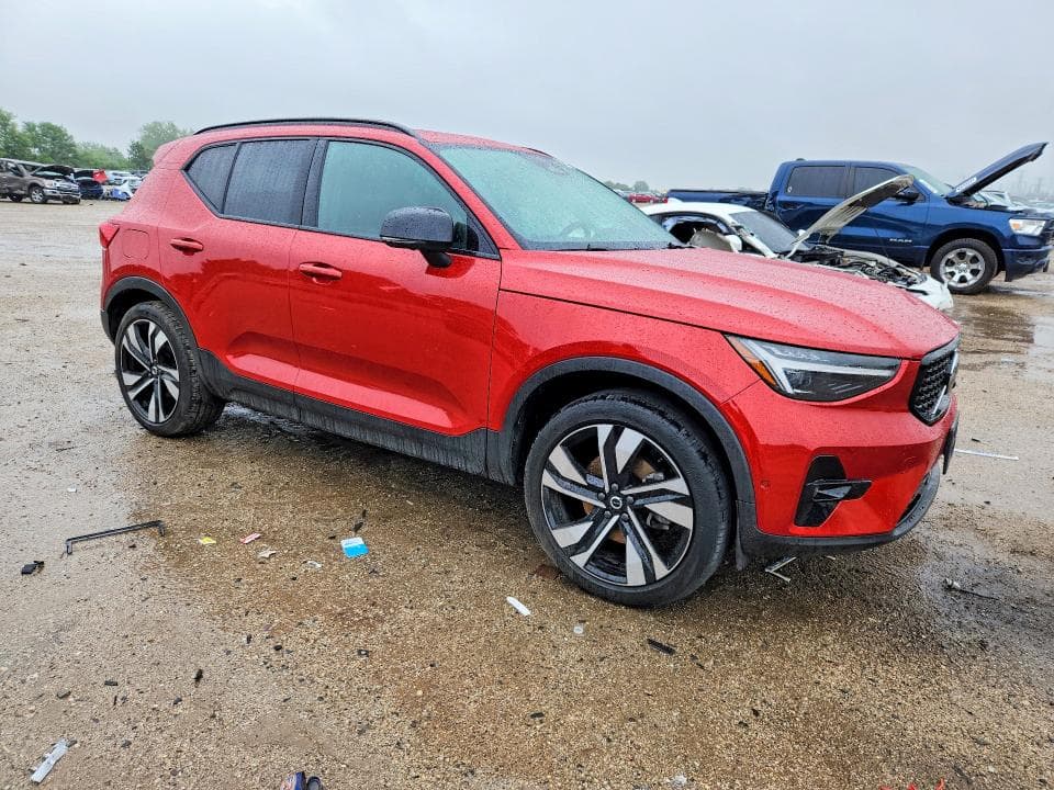 2023 VOLVO XC40 ULTIMATE 4