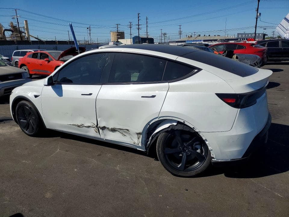 2026 TESLA MODEL Y 2