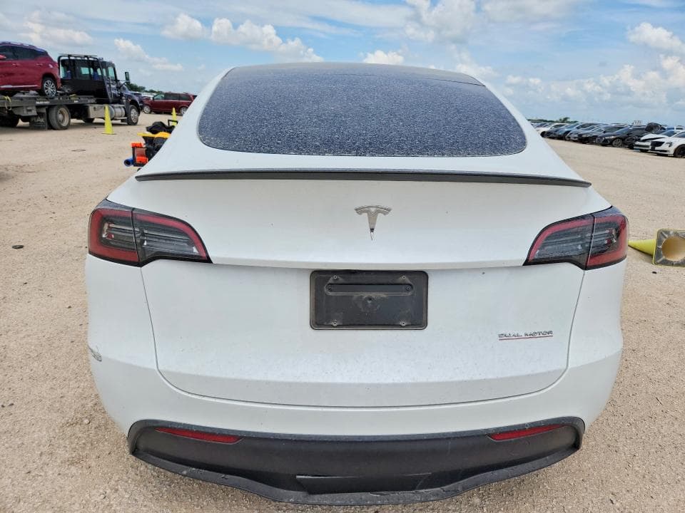 2024 TESLA MODEL Y 6