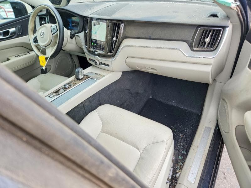 2024 VOLVO XC60 PLUS 8