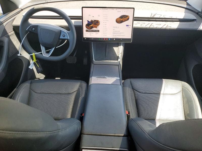 2026 TESLA MODEL Y 8
