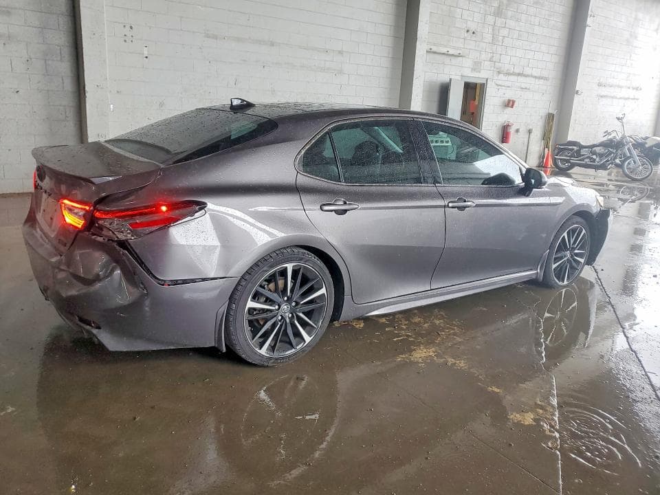 2019 TOYOTA CAMRY XSE 3