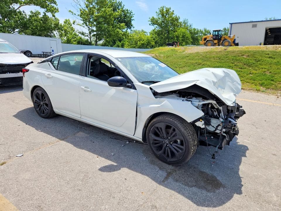 2023 NISSAN ALTIMA SR 4