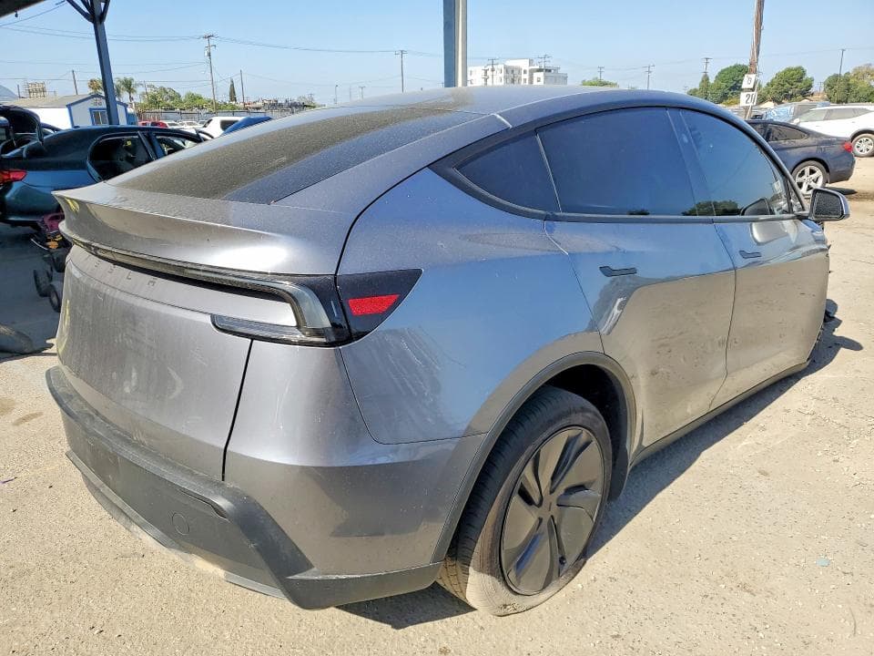 2026 TESLA MODEL Y 3
