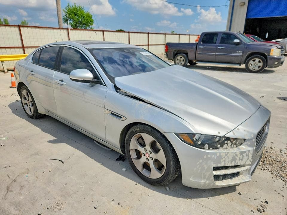 2017 JAGUAR XE 4