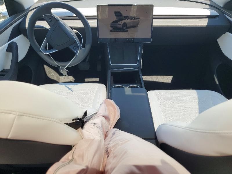 2026 TESLA MODEL Y 8