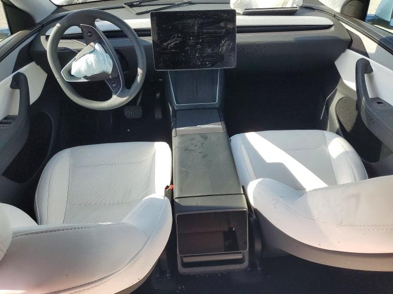 2026 TESLA MODEL Y 8
