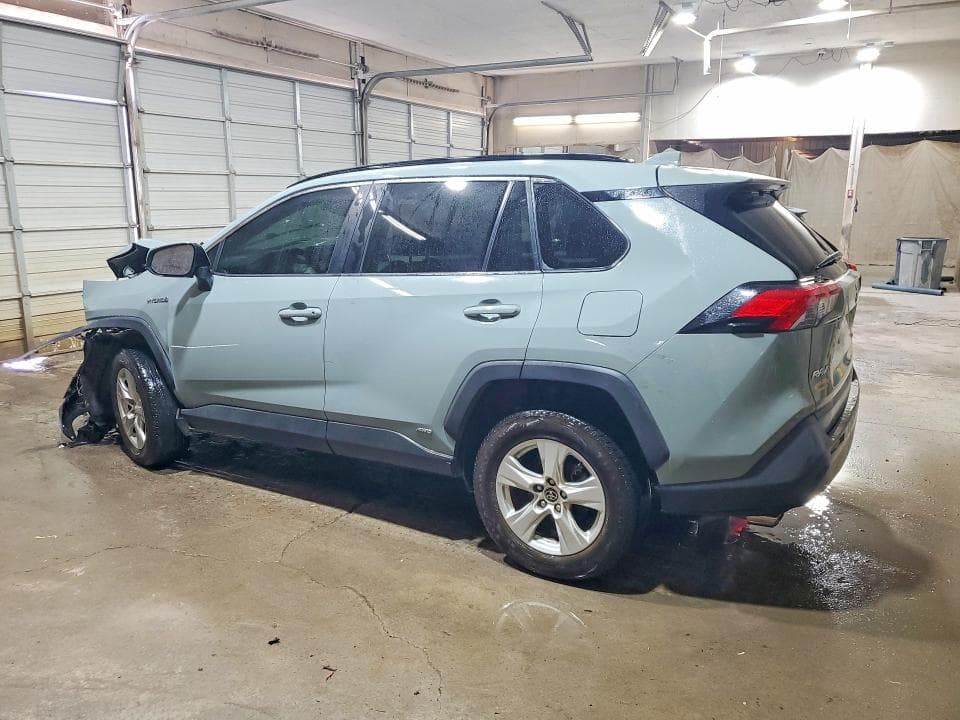 2021 TOYOTA RAV4 XLE 2
