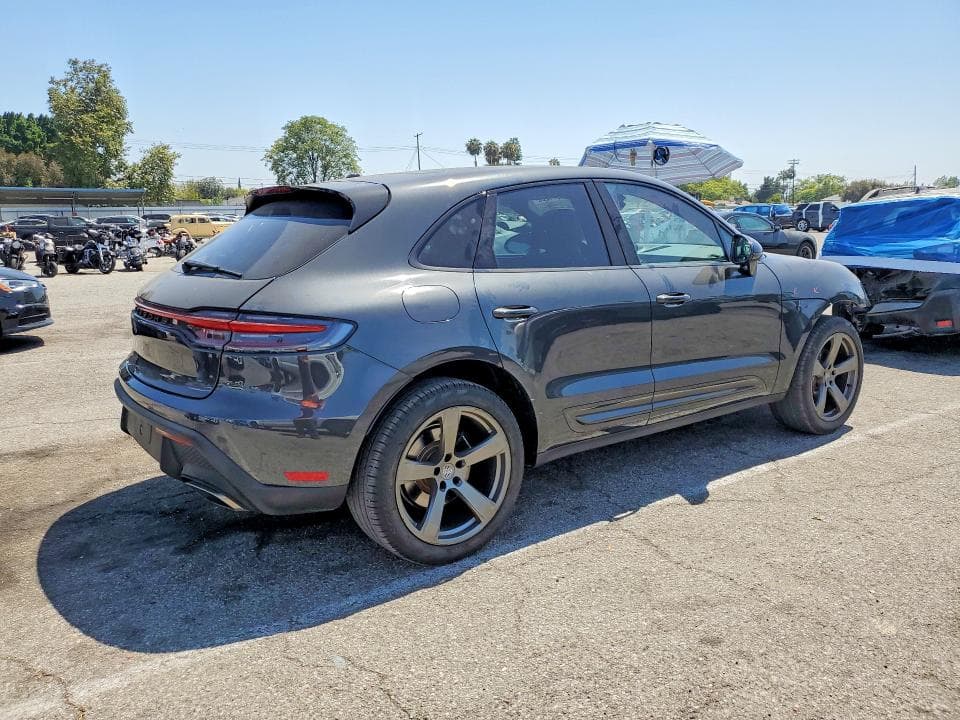 2023 PORSCHE MACAN BASE 3