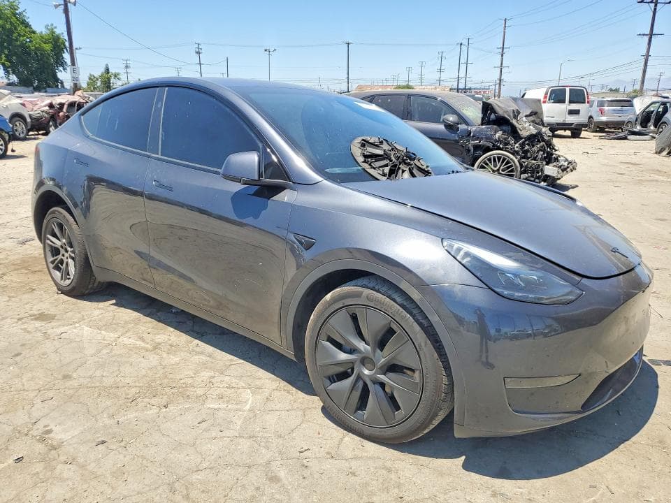 2025 TESLA MODEL Y 4